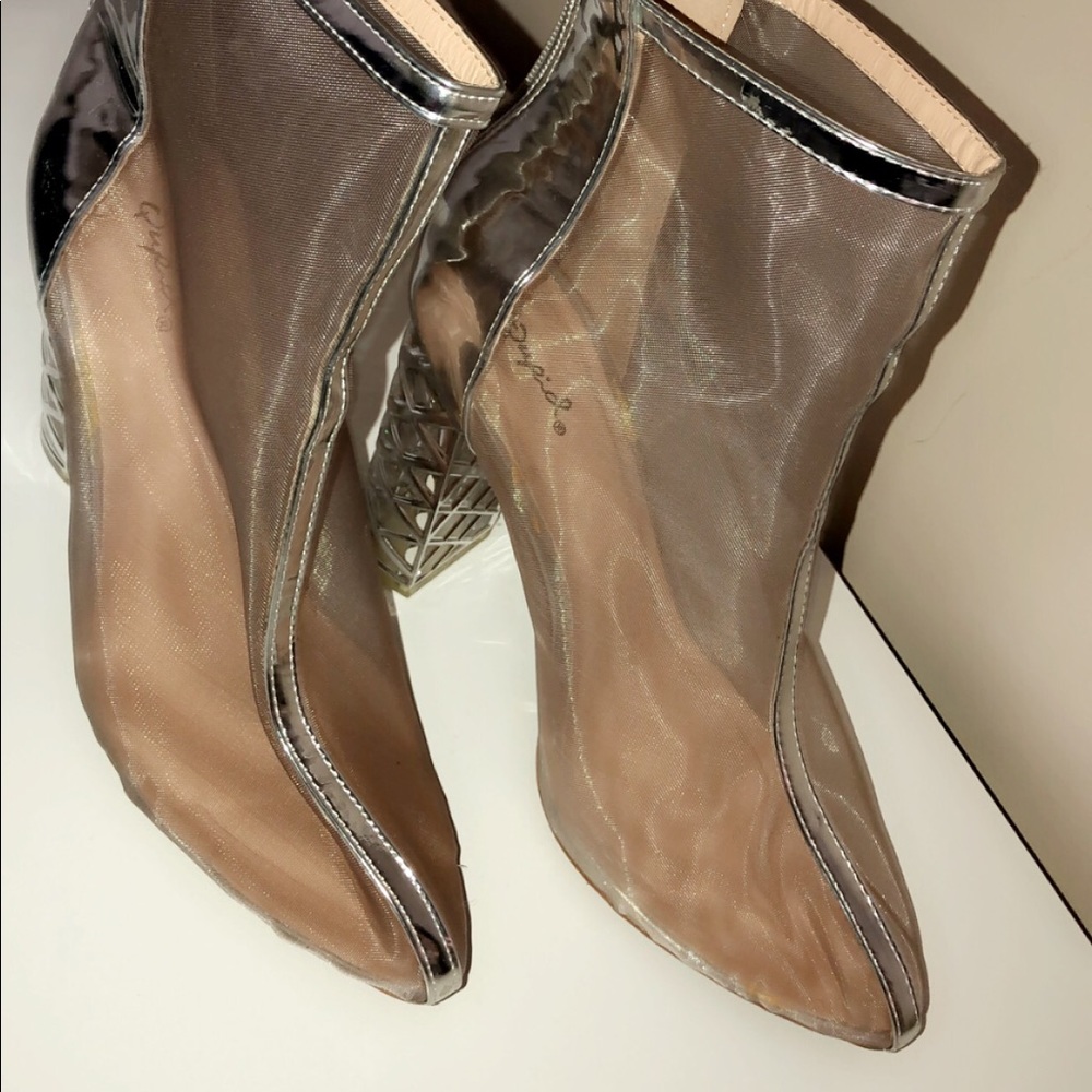 Heels - Picture 2 of 8